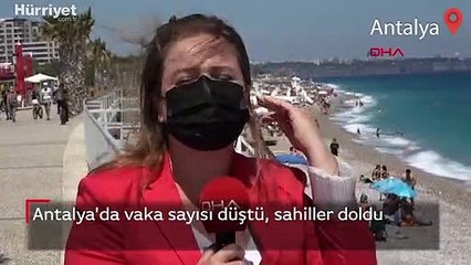 Antalya'da vaka sayısı düştü, sahiller doldu