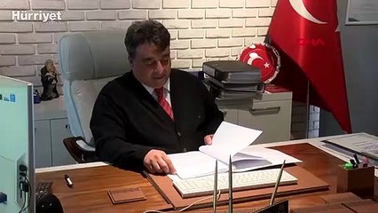 Duruşmada ceza alınca, eski sevgilisinin iç çamaşırlarını onun yüzüne fırlattı