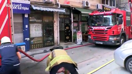 Kadıköy'de 4 katlı binada yangın: 1 ölü