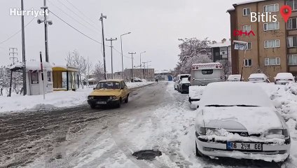 Bitlis'te 50 köy yolu kardan kapandı