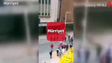 Binada mahsur kalan anne, çocuğunu aşağı atarak kurtardı