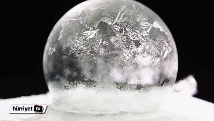Eksi 15 derecede birer sanat eserine dönüşen baloncuklar