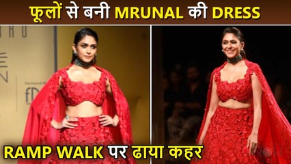 Descargar video: Mrunal Thakur's Ramp Walk In Floral Red Lehenga, Steals Limelight | Lakme Fashion Week 2022