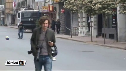 1 Mayıs nedeniyle kapatılan yollar, gençlere futbol sahası oldu