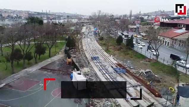 Eminönü-Alibeyköy tramvay hattının rayları yerleştiriliyor