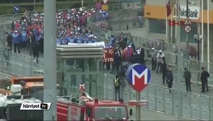 TÜRK-İŞ korteji Taksim Meydanı'nda