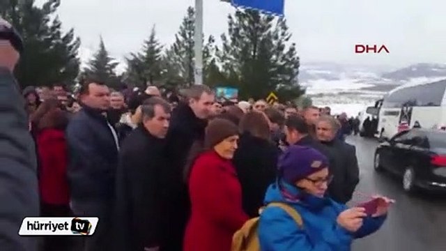 Şırnak’a gitmek isteyen 100 araçlık konvoya izin çıkmadı