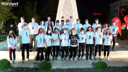 81 ilden gelen sporcular, TBMM'deki 15 Temmuz Anıtı önünde demokrasi nöbetine başladı