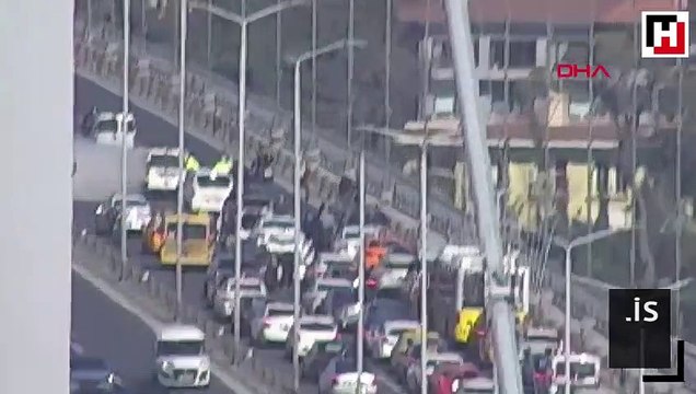 15 Temmuz Şehitler Köprüsü'nde polis aracı yandı