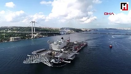 Pioneering Spirit gemisinin 15 Temmuz Şehitler Köprüsü altından geçişi
