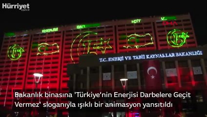 Bakanlık binasına 15 Temmuz nedeniyle ışıklı bir animasyon yansıtıldı