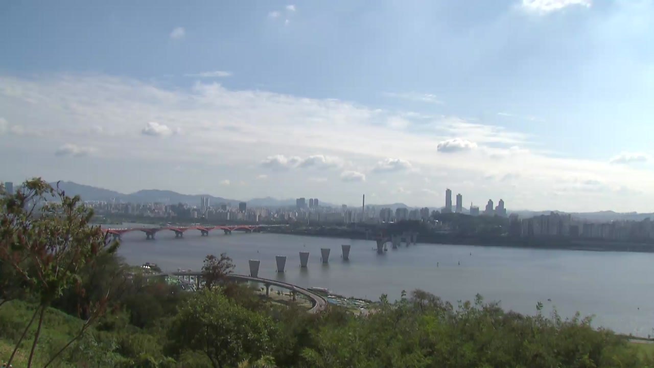 [날씨] 내일도 쾌청한 가을, 큰 일교차...출근길 짙은 안개 / YTN