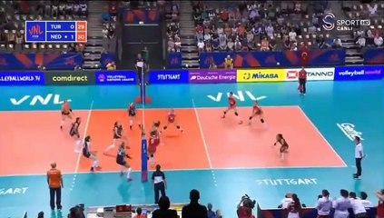Türkiye Hollanda'ya son sette kaybetti!