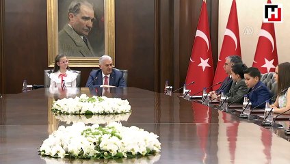 Başbakan Yıldırım'ın koltuğuna 11 yaşındaki Esma oturdu