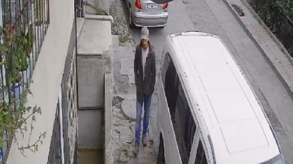 Apartman sakini hırsızla burun buruna geldi