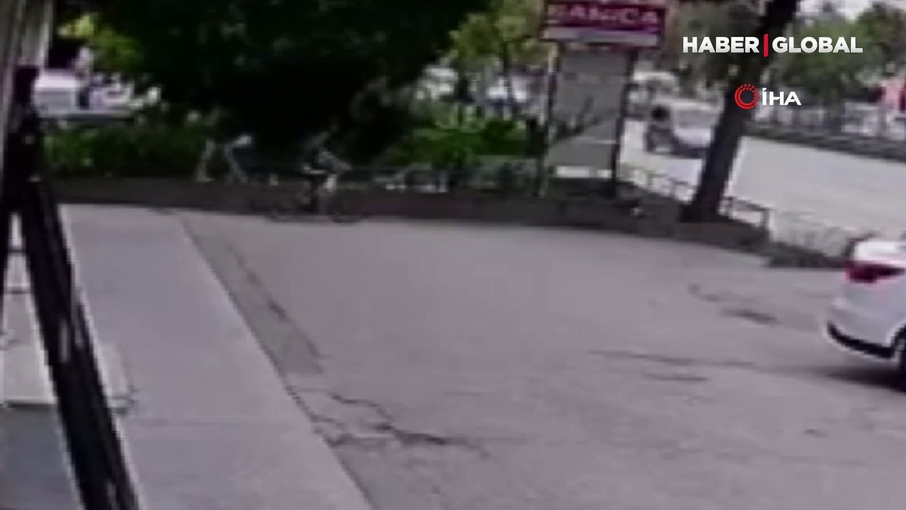 Bisikletli çocuk ölümden son anda böyle kurtuldu