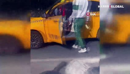 Taksici dehşeti yaşattı: Önce bıçak çekti sonra aracı üzerine sürdü!