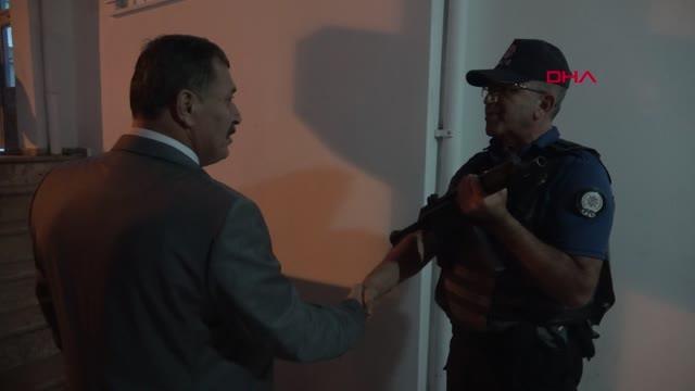 EMNİYET MÜDÜRÜ ÇEVİK, GECE POLİS MERKEZİNİ DENETLEDİ