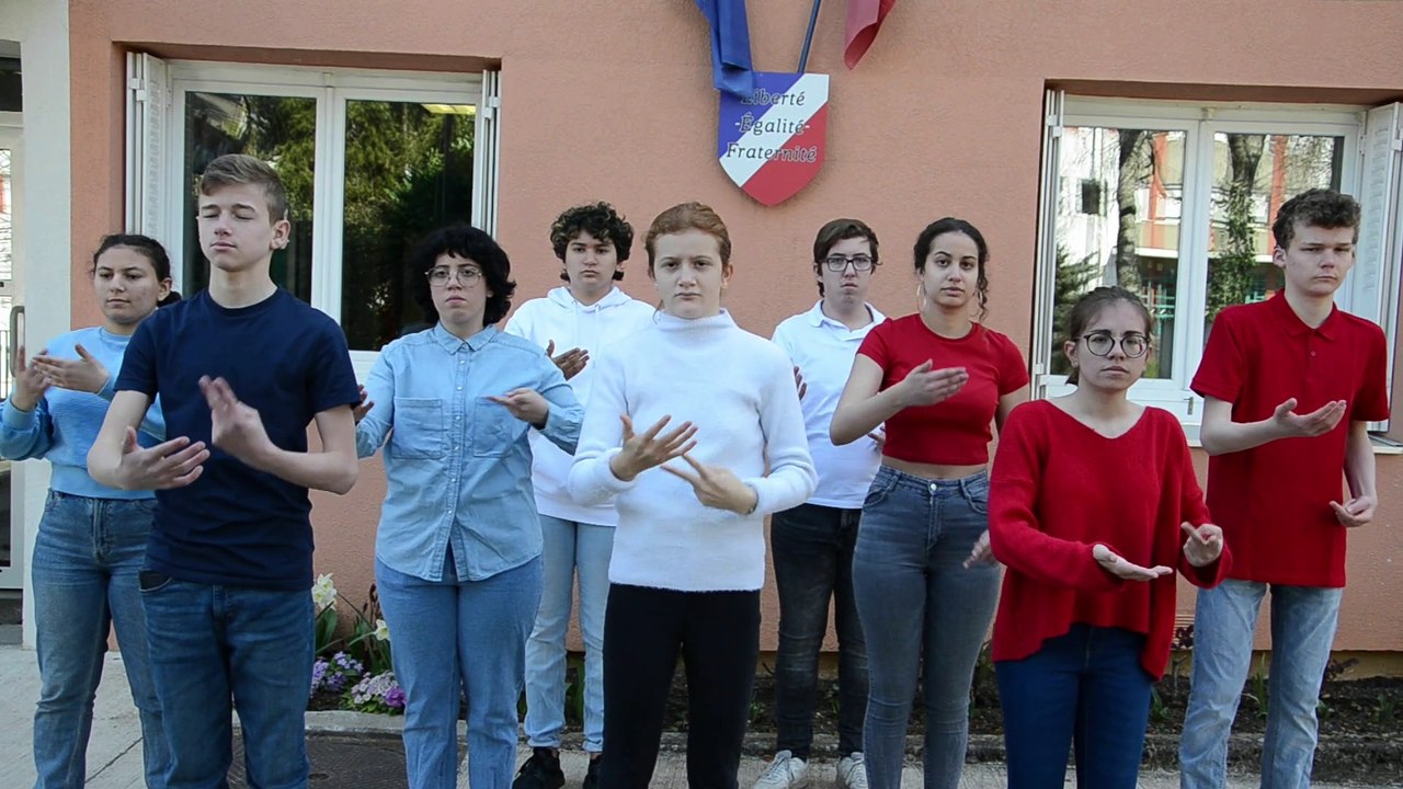 Hommage à Samuel Paty par les élèves du cours de langue des signes du Collège Gaston Bachelard