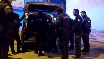 Sinir krizi geçiren bir kişi 2 katlı evlerini yaktı (2)