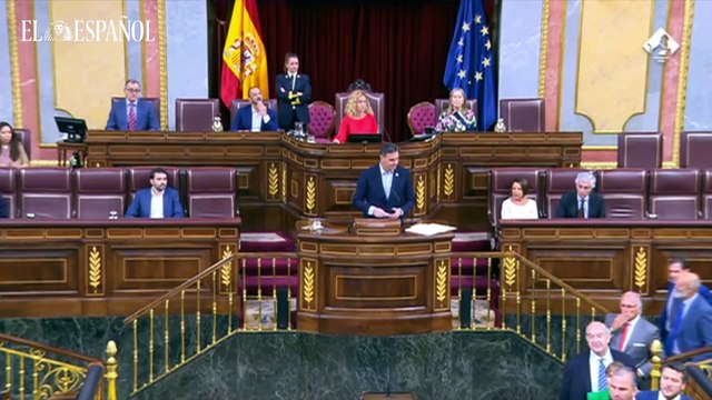 Algunos diputados llegan tarde a la sesión de hoy en protesta.