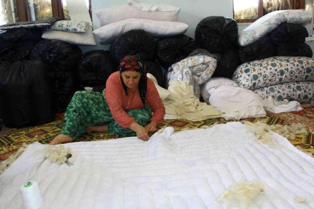 Hakkari yerel haberi... Hakkari'de unutulmaya yüz tutmuş yorgancılık mesleği yaşatılıyor
