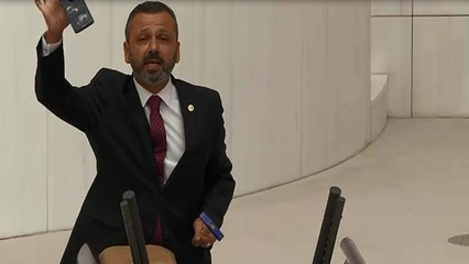 "Bu yasa Meclis’ten geçerse telefonlarınızı bu şekilde kırıp atabilirsiniz genç kardeşlerim"