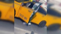 Küçükçekmece’de taksici terörü kamerada...Tartıştığı kişiye bıçak çekip aracı üzerine sürdü