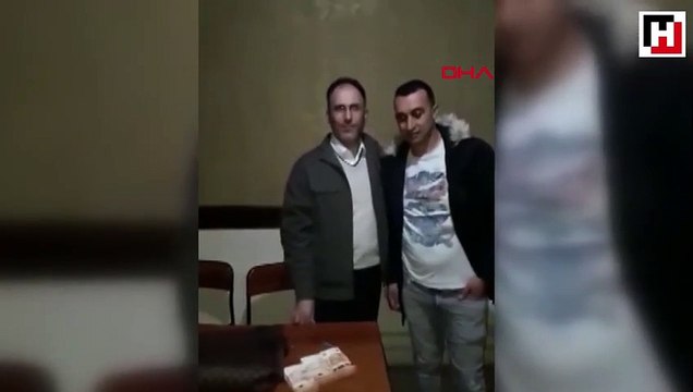 Taksisinde unutulan 30 bin Euro'yu sahibine teslim etti