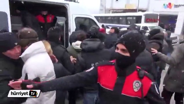 Adli Tıp Kurumu önünde 6 kişi gözaltına alındı