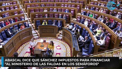 Abascal dice que Sánchez impuestos para financiar al ministerio de las faldas en los semáforos
