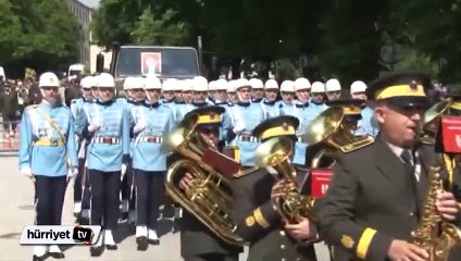 Demirel'in cenaze töreninde selfie ayıbı