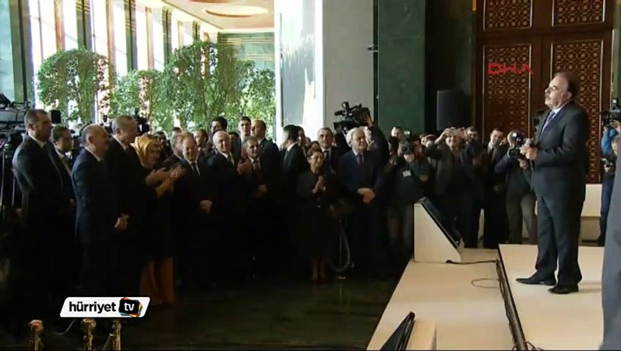 Ferdi Tayfur 'Sigarayı Bıraktım' şarkısını söyledi