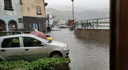 Lipari, scende la pioggia e via Amendola  e via Roma vanno sott'acqua