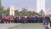 Ankara gündem haberleri... Vali Şahin, Ankara'nın başkent oluşunun 99. yılı dolayısıyla Anıtkabir'i ziyaret etti