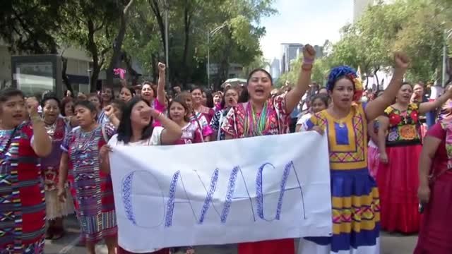 Reivindicación del orgullo indígena en las marchas del 12-O en México