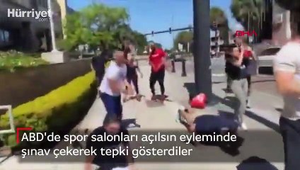 Şınav çekerek spor salonlarının kapalı olmasını protesto ettiler