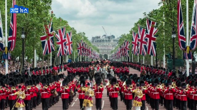 [기업] 영국 왕실 근위대, 7년 만에 롯데월드 타워에서 공연 / YTN