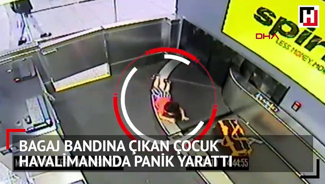 Bagaj bandına çıkan çocuk havalimanında panik yarattı