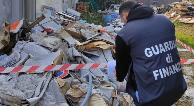 Rubano (PD) - Scoperta discarica abusiva vicino corso d'acqua (13.10.22)