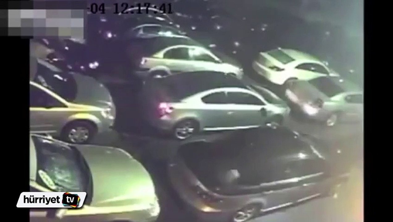 Otoparkta onlarca araca zarar verdiler