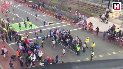 Maraton sırasında karşıdan karşıya geçmek