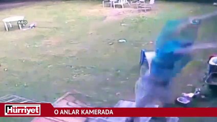 Merdiveni masanın üzerine koyunca...