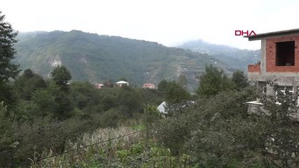 BAHÇEDE OT BİÇERKEN YORGUN MERMİ İLE YARALANDI