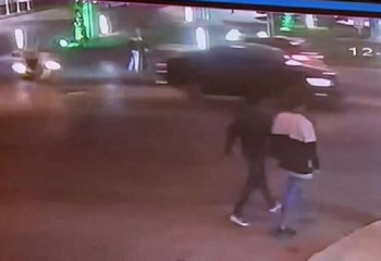 MİNİBÜSTEN İNDİ, OTOMOBİLİN ÇARPMASIYLA ÖLDÜ