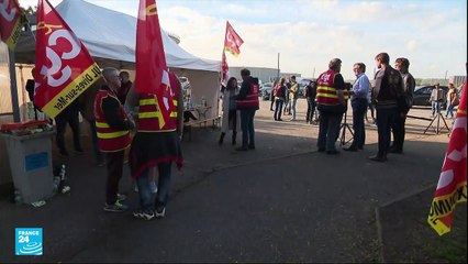 عمال مصافي النفط الفرنسية يتحدون الحكومة