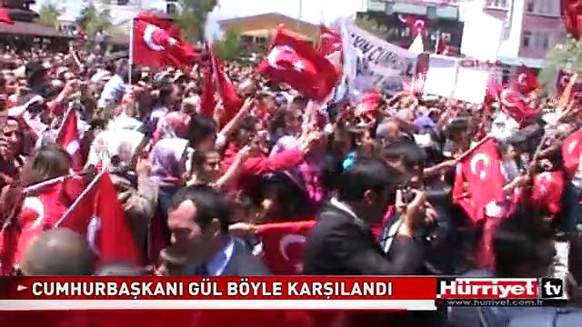 AMERİKAN BAŞKANLARI GİBİ KORUNAN CUMHURBAŞKANI GÜL'E SEVGİ SELİ