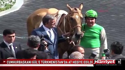 CUMHURBAŞKANI GÜL'E TÜRKMENİSTAN'DA AT HEDİYE EDİLDİ