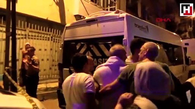 Annesi, ağabeyi ve babasını vurup intihar etti