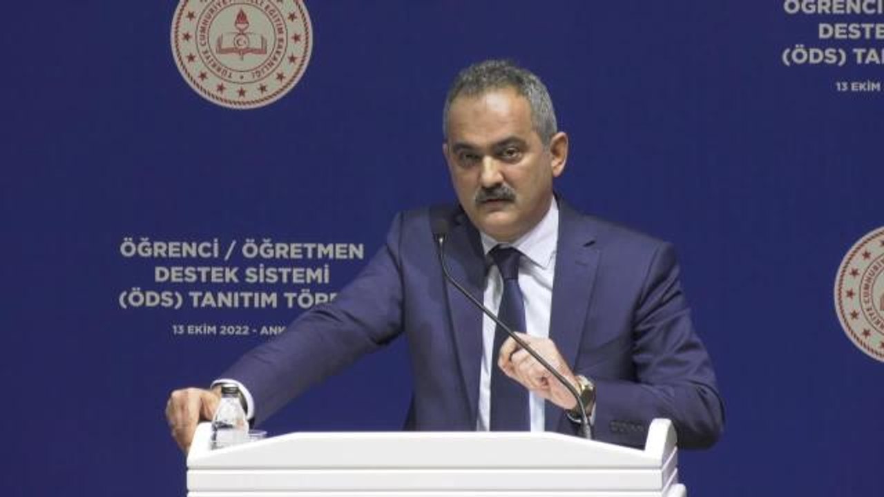 Milli Eğitim Bakanı Özer'den Öğretmenlik Meslek Kanunu'nu Eleştiren Sendikalara: "Bizden Daha Fazla Kimse Öğretmeni Sevemez"